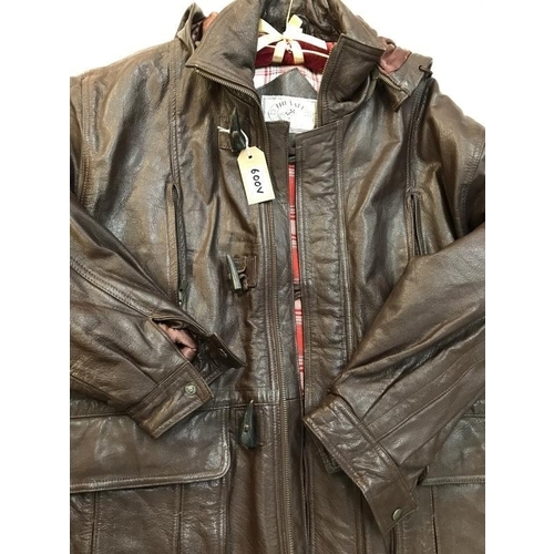 600V - Men’s Large Leather Coat. Good Condition