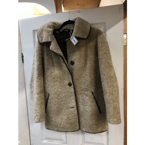 600Y - Vintage Sheep Skin coat with leather trim