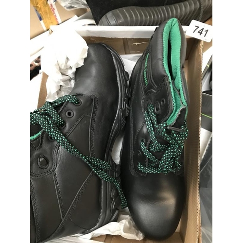 741 - Quantity of Mens footwear Size 11/12