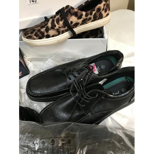 745 - Quantity of men’s shoes size 11/12