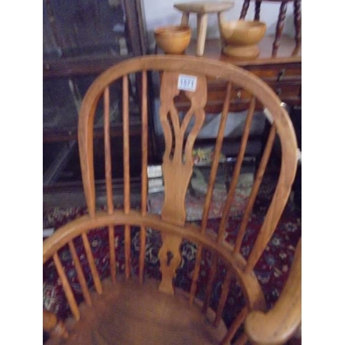 1571 - A good Windsor chair.