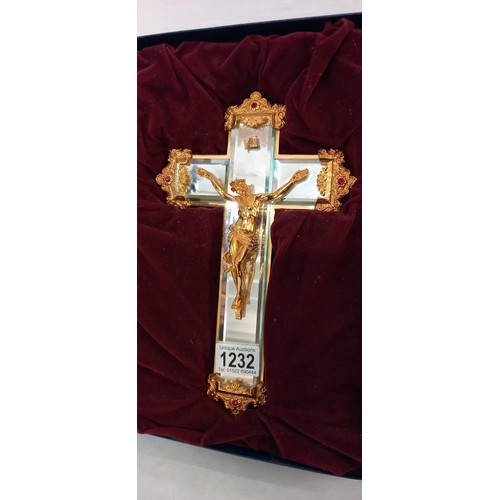 1232 - A boxed gilt mounted glass crucifix.