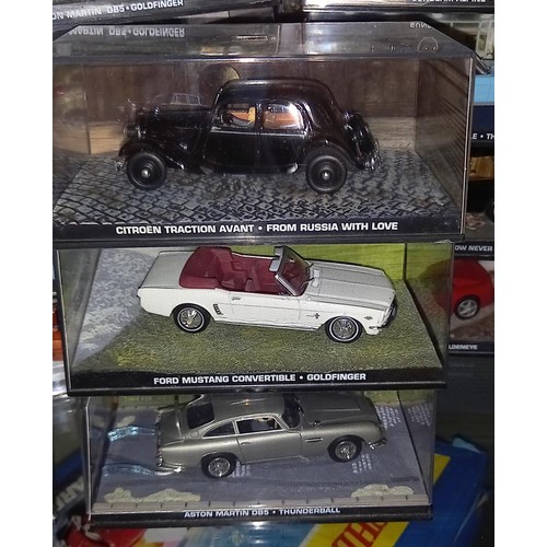 2395 - A James Bond car collection, Models no magazines