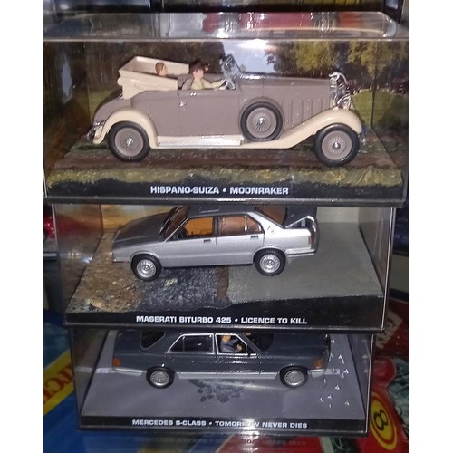 2395 - A James Bond car collection, Models no magazines