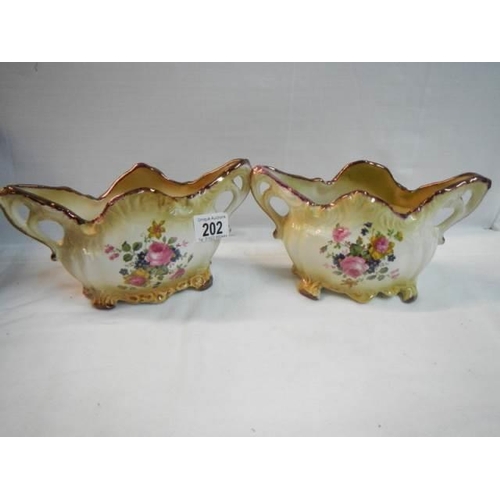 202 - A good pair of Staffordshire posy bowls in good condition.