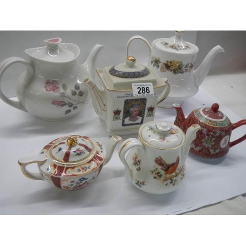 286 - A Royal Doulton Bird decorated teapot (lid a/f) and five others.