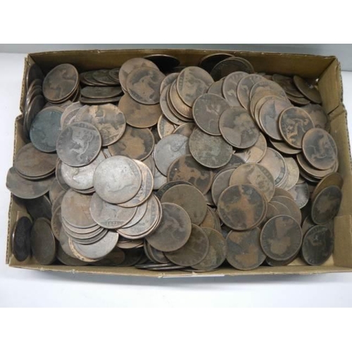 294 - A large lot of old copper pennies etc.,