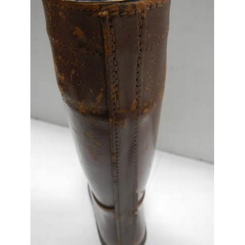 305 - An unusual cigarette lighter in the form of a leather boot.