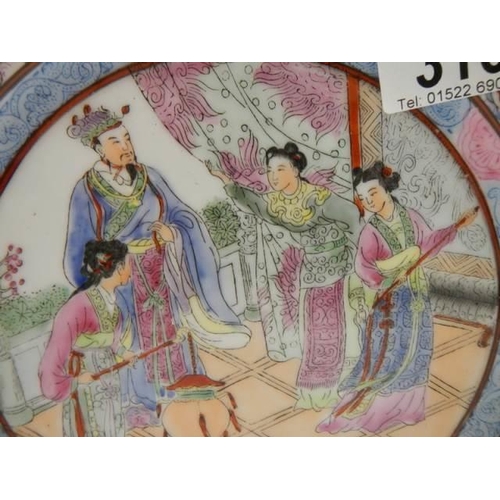 316 - A hand painted Chinese plate, 26 cm diameter.