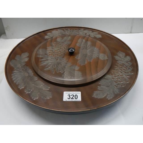 320 - A bakelite hors d'ouvre dish with glass linings.