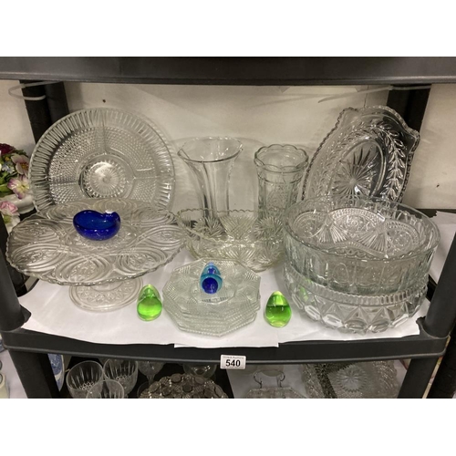 540 - A good selection of quality glass ware , cake plate, bowls, glasses and vases