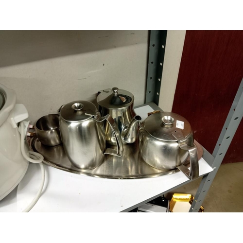 610 - A cook pot, Kettle, Toaster & Stainless tea set