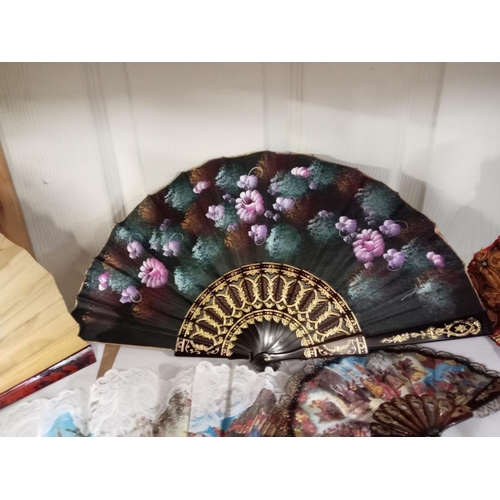 646 - A quantity of vintage fans