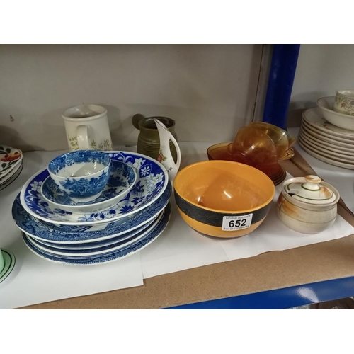 652 - A quantity of ceramics including blue & white ceramics