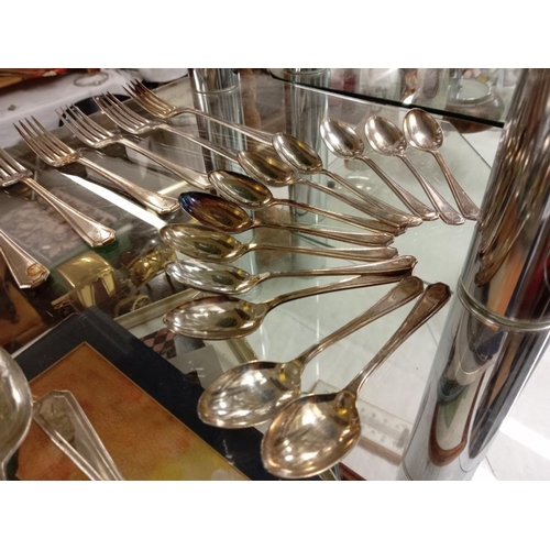 550F - An Insignia plate cutlery. 6 Place settings