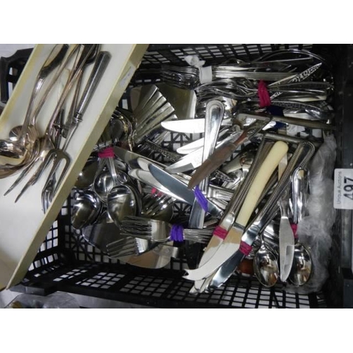 497 - A good mixed lot of cutlery.