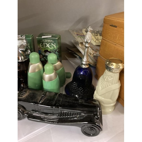 650S - A quantity of Vintage glass Avon perfume bottles etc