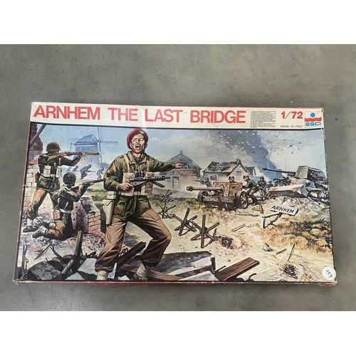 2739 - 3 ESCI 1/72 Saigon, Arnhem & The battle of Bastogne model kit sets unchecked