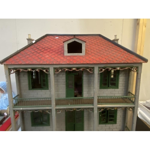 2743 - A large vintage wooden dolls house. COLLECT ONLY