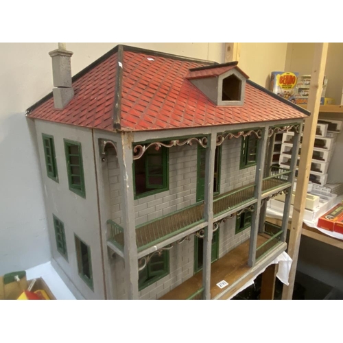 2743 - A large vintage wooden dolls house. COLLECT ONLY