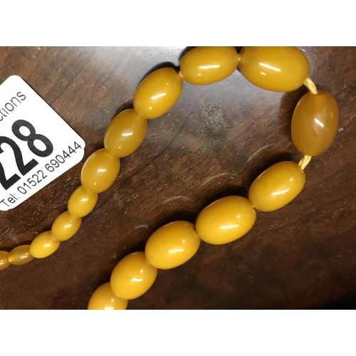 228 - An old amber coloured necklace.