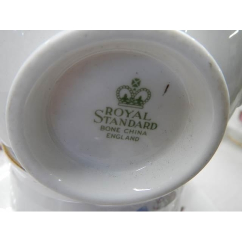 517 - A Royal Standard chine tea set.