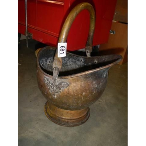 691 - A copper coal scuttle.