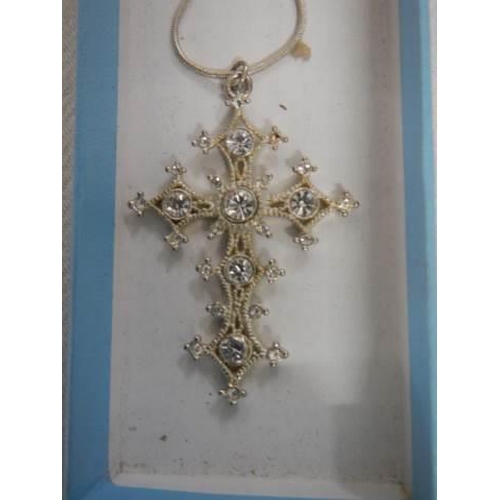 727 - A decorative cross pendant on chain.