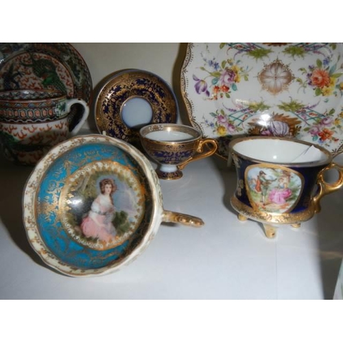 800 - A mixed lot of fine porcelain tea ware including oriental.