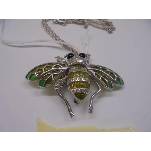 1051 - A superb quality white metal bee brooch/pendant with articulated wings on a silver chain (925).