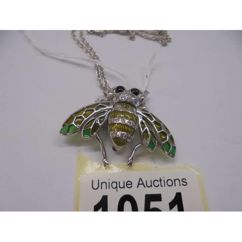 1051 - A superb quality white metal bee brooch/pendant with articulated wings on a silver chain (925).