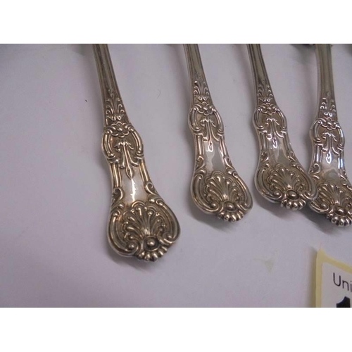 1129 - A set of six silver Kings pattern tea spoons approximately eight ounces.