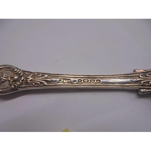 1129 - A set of six silver Kings pattern tea spoons approximately eight ounces.