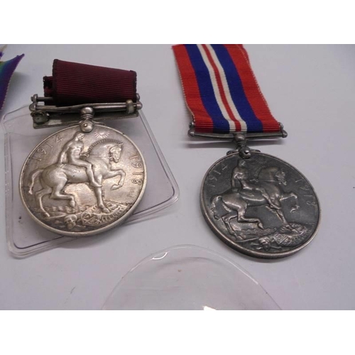 1137 - Five odd WW1 medals 1914-15 star 17861 Pte J Ankers. S.LAN.R, The Great War x 2 3594 Pte. P Fleming ... 