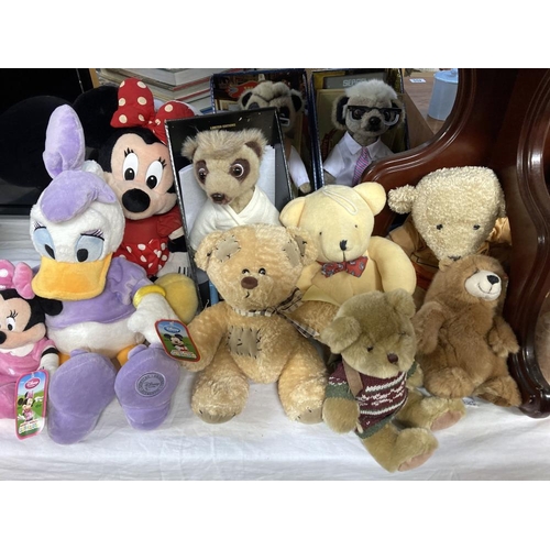 391 - A good lot of plush Disney and other toys