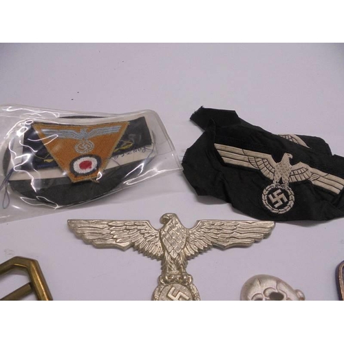 1152 - A tray of WW2 German style badges and patches.