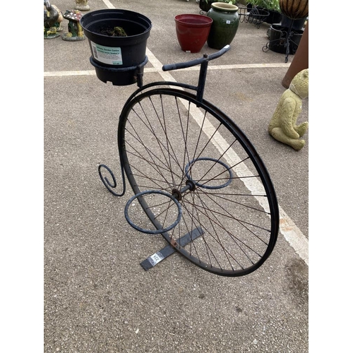 224 - A Penny farthing style planter