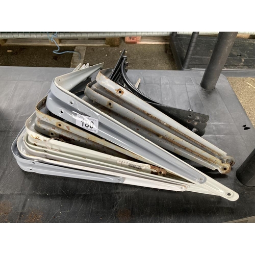 180 - A quantity of metal shelf brackets