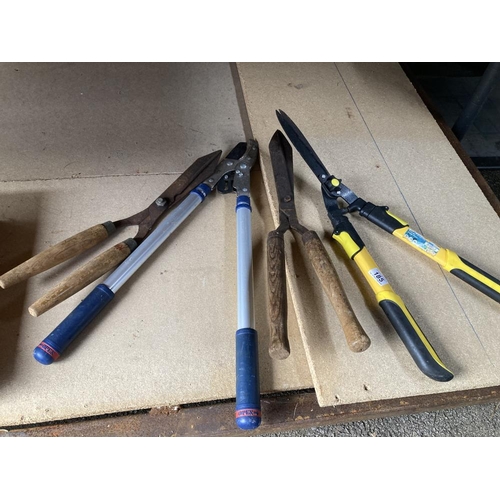 185 - 3 pairs of shears & A long handled cutter