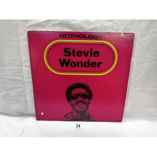 24 - Stevie Wonder Anthology, 3 x LP U.S Pressing Motown , M9804A3. Records Ex Covers (Holes Punched)