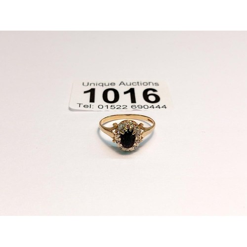 1016 - An 18ct gold diamond and sapphire ring, size K 1.8 grams.