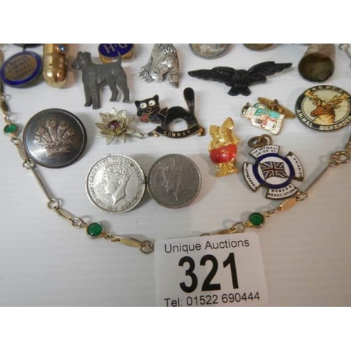 321 - A mixed lot of badges, silver thimble, brooch etc., (approximately 28 pieces).