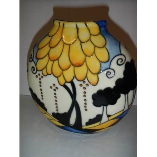 339 - A good quality 20th century vase.