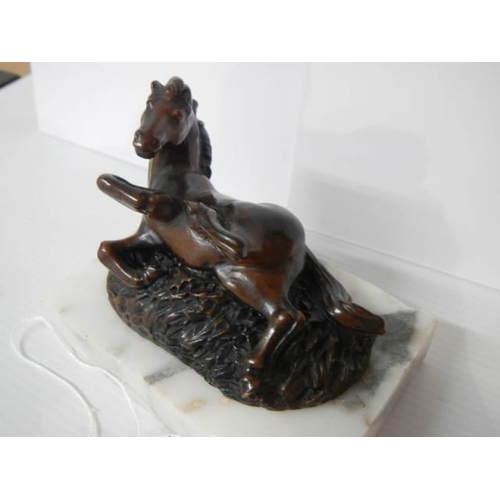 341 - A good quality horse on a marble base paperweight.