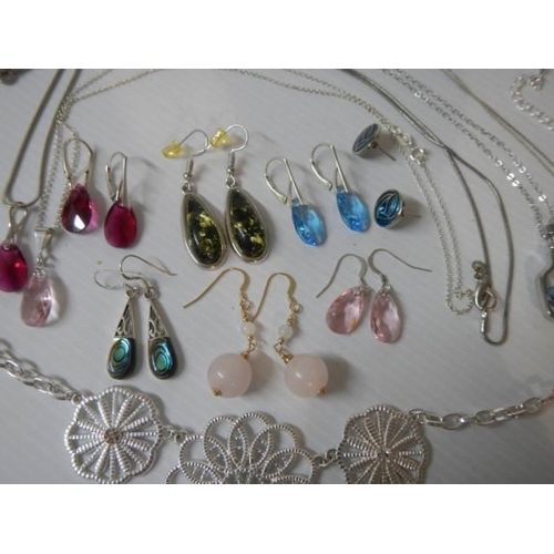 348 - A quantity of good quality earrings (some silver) and a pendant.