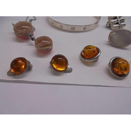 1100G - A mixed lot of silver jewellery including some set with amber.