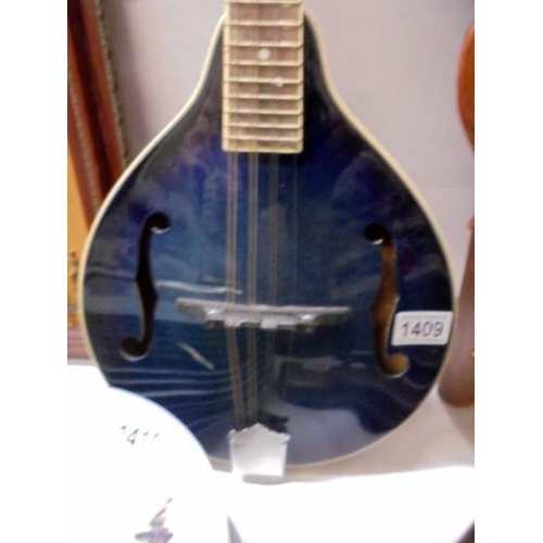 1409 - A good quality Rally mandolin.