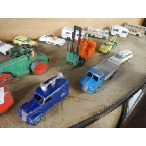 1670 - A mixed lot of old die cast vehicles.