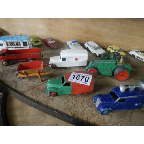 1670 - A mixed lot of old die cast vehicles.