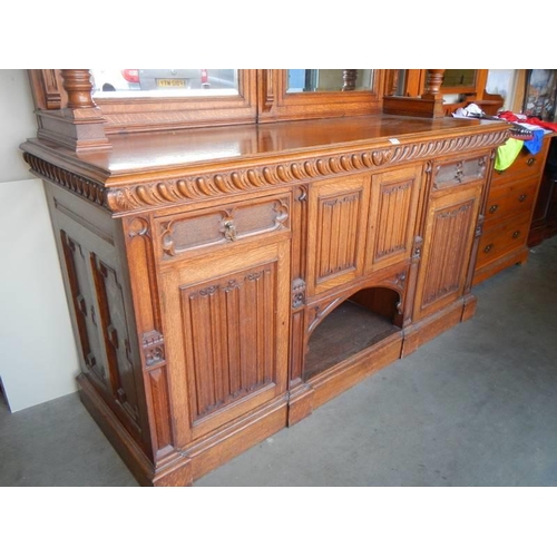 1713 - A superb quanlity oak sideboard with linenfold doors. COLLECT ONLY.